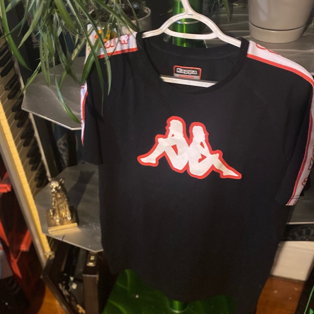 Kappa black and red t-shirt